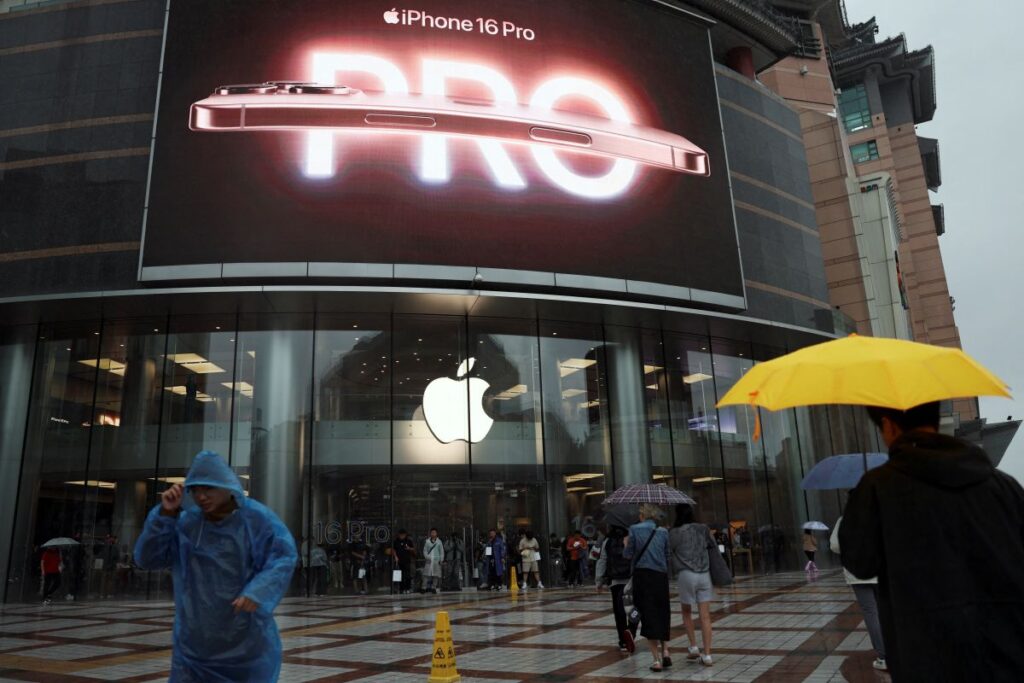 Apple’s iPhone Shipments in China Slide Nine Percent in First Quarter
